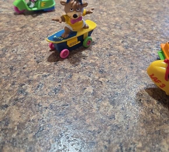 Colorful Animal Racer Toy Set - Picture 7 of 10